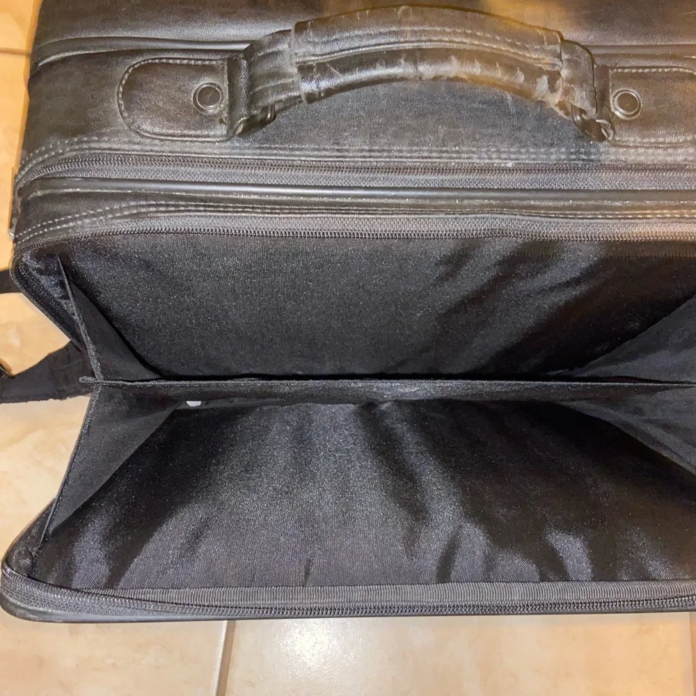Targus laptop messenger bag